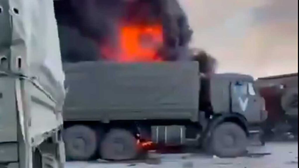 Техніка окупанта у вогні та згоріла “Мрія”: з’явилося перше відео з аеропорту Гостомеля