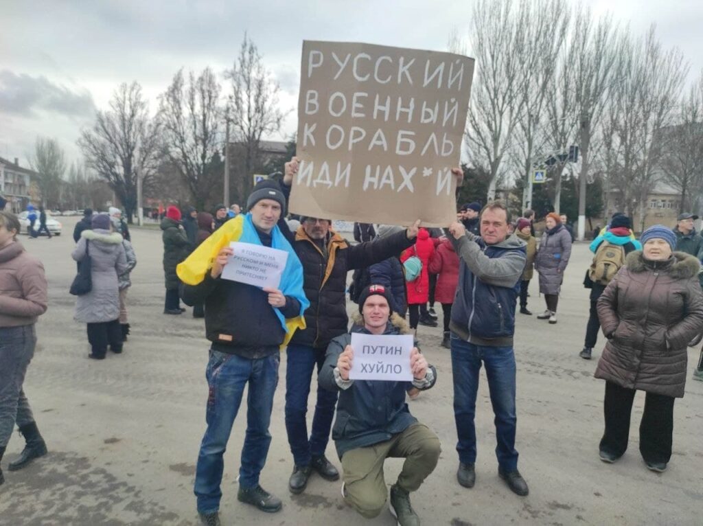 В Мелитополе во время мирного митинга украинцев оккупанты открыли огонь: сообщается о раненых