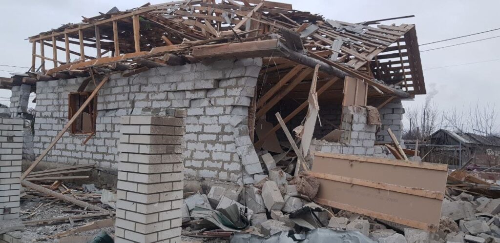 В Житомирской области в Овруче от вражеского ракетного удара разрушены 30 частных домов