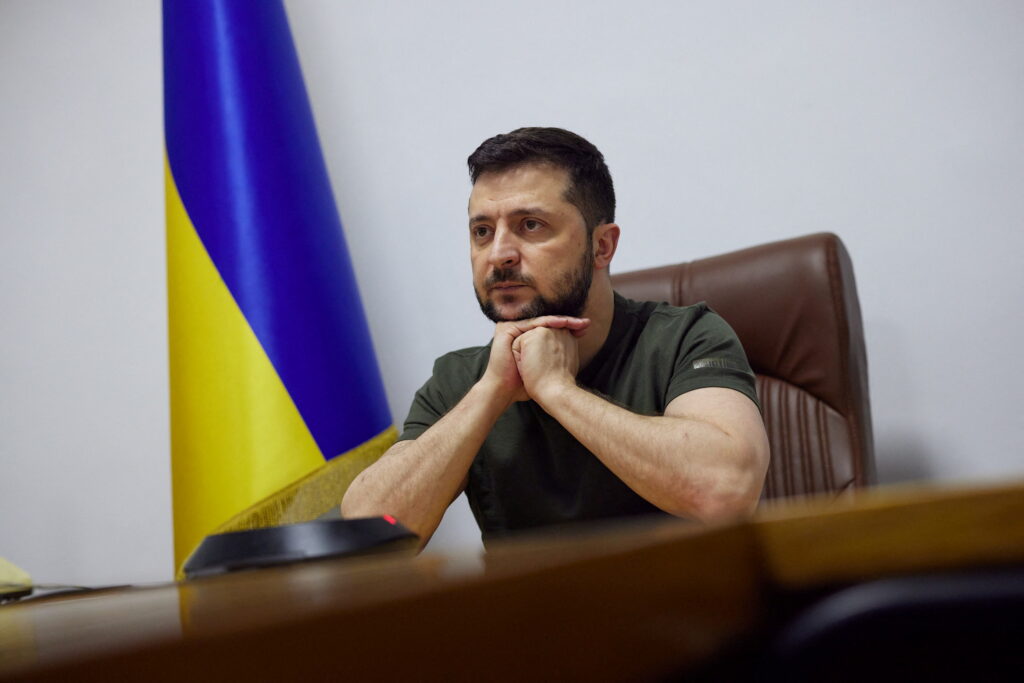“Товаріщі чєкісти” в істериці: Зеленський пояснив, навіщо Кремлю “воєнний стан” на окупованих територіях