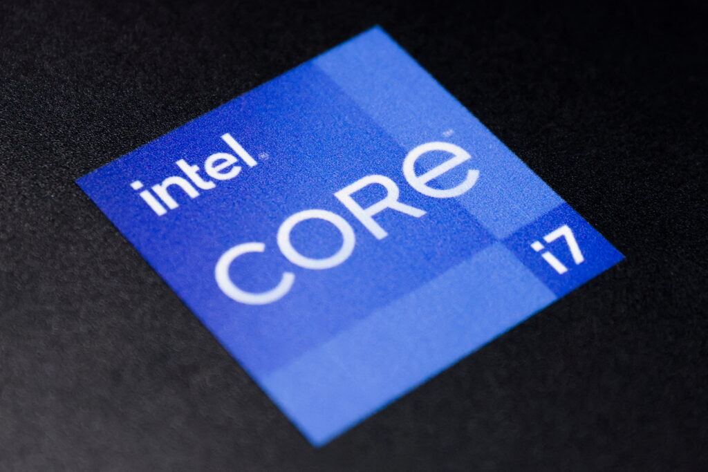 Американский техногигант Intel приостановил деятельность в России