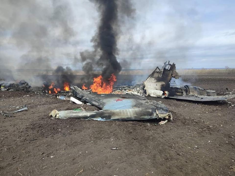 Украинские военные сбили на Харьковщине российский самолет и захватили пилота: фото