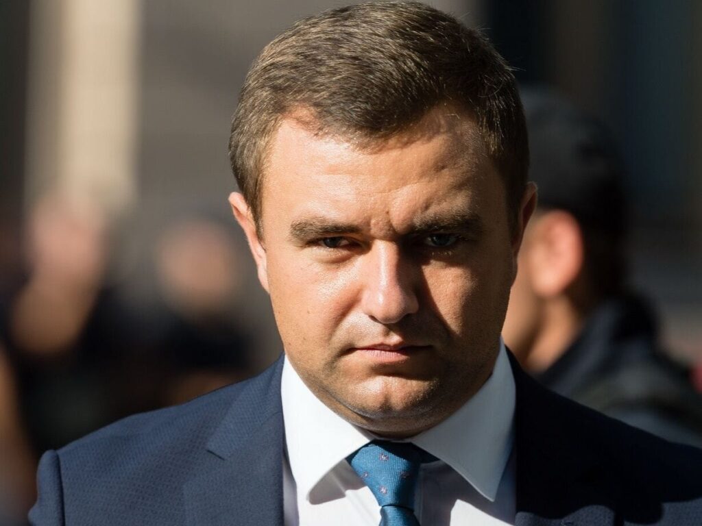 Бывшему «слуге» Ковалеву ДБР избрало меру пресечения и объявило в розыск