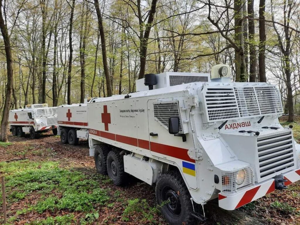 Українські медики отримали ще 23 “швидкі” від міжнародних партнерів 
