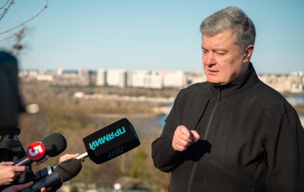 Ті, хто атакує проєвропейські патріотичні телеканали, забирає в українців європейську перспективу – Петро Порошенко