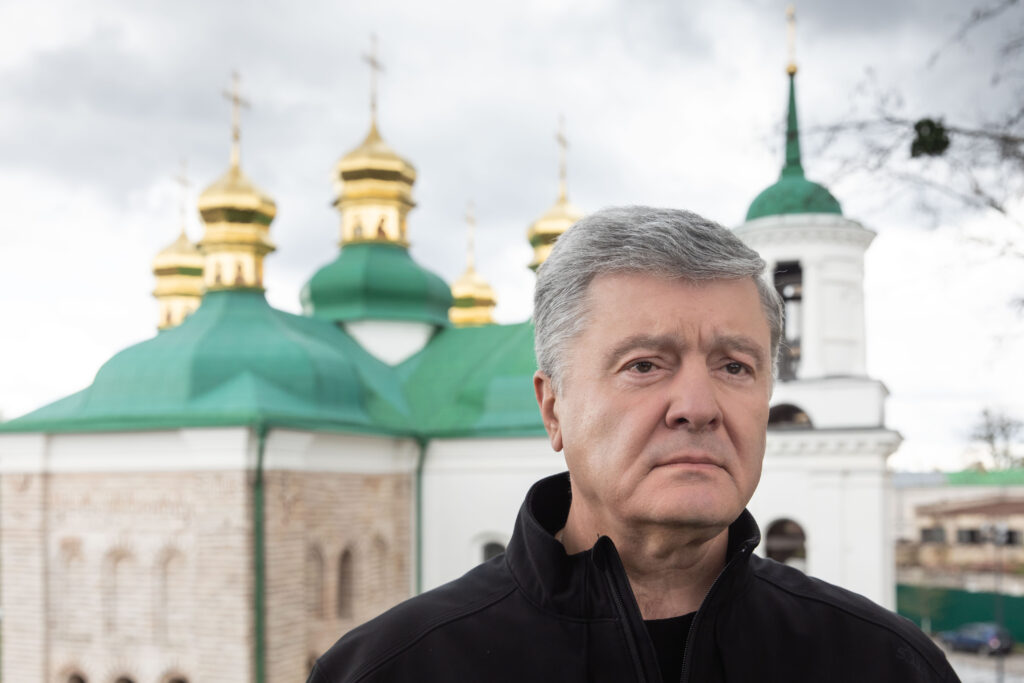 Порошенко закликає до санкцій проти рпц та кіріла (Гундяєва) за участь в російській агресії проти України