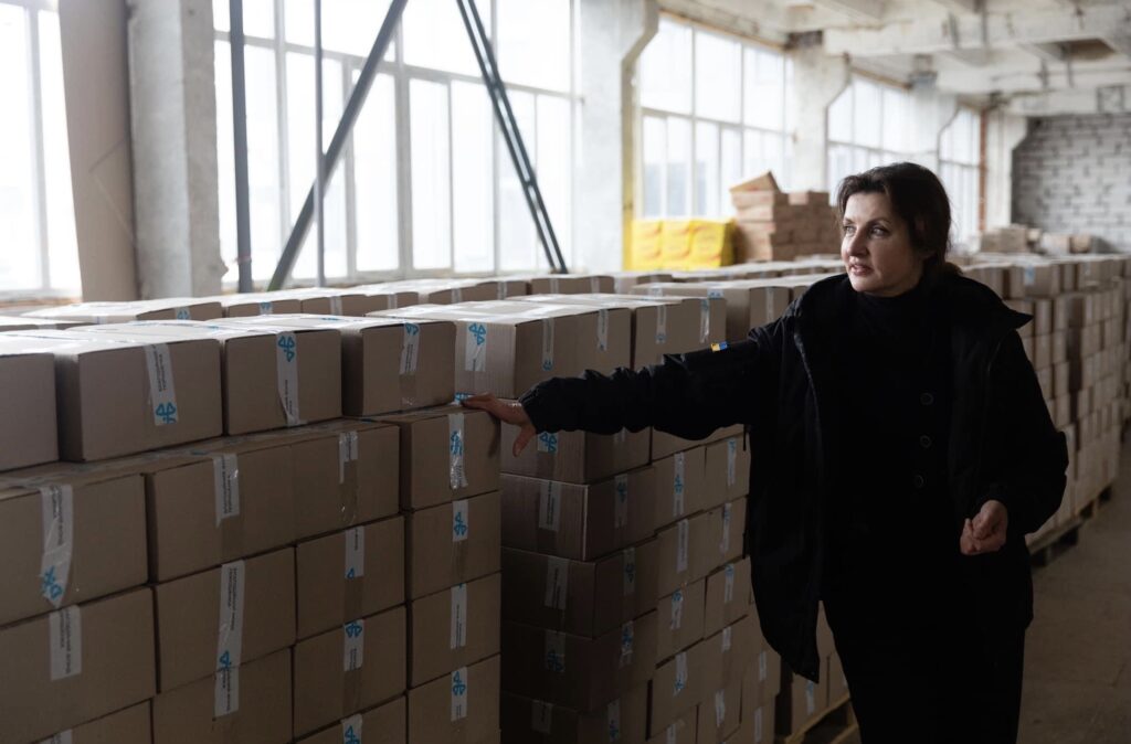 Переселенцям, яких прихистили громади Черкащини, відправили продуктові набори, дитяче харчування і Великодні паски – Марина Порошенко