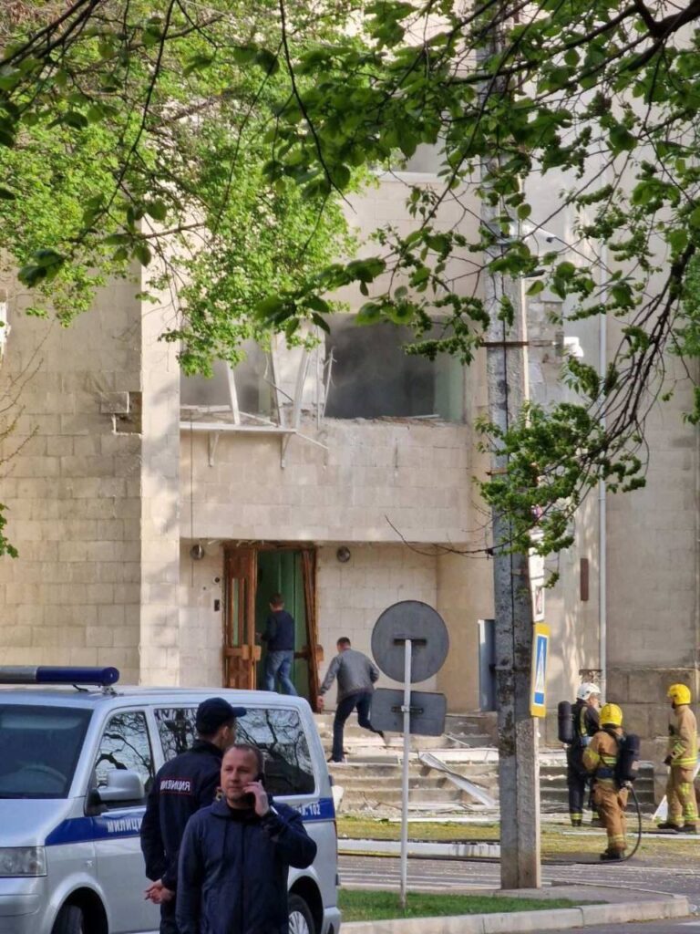У Тирасполі обстріляли “міністерство держбезпеки” Придністров’я: на фото видно тубуси від гранатометів