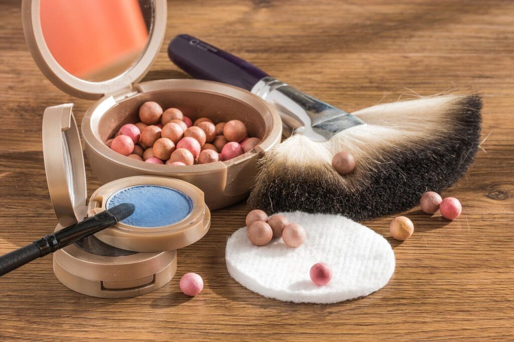 Власник бренду Max Factor, Calvin Klein та Chloe припиняє роботу у Росії