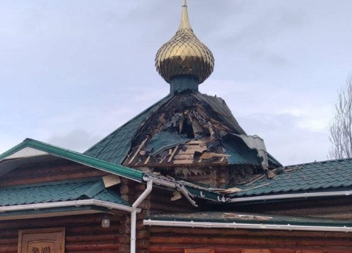 Російські війська обстріляли церкву на Луганщині: поранені священники