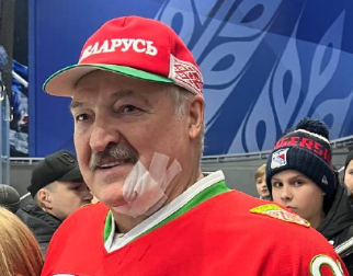 Лукашенку розбили обличчя ключкою: момент удару потрапив на відео