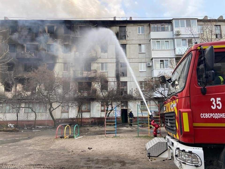 Росіяни тричі за тиждень влучили в один будинок у центрі Сєвєродонецька