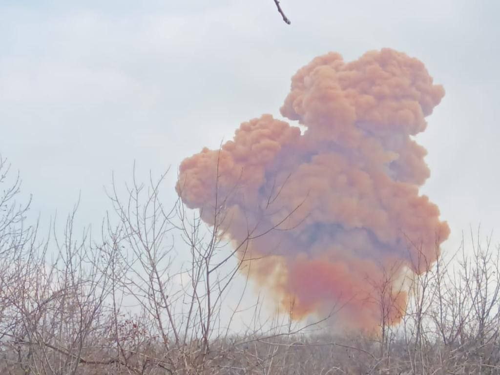 В Рубежном российские войска попали в цистерну с азотной кислотой