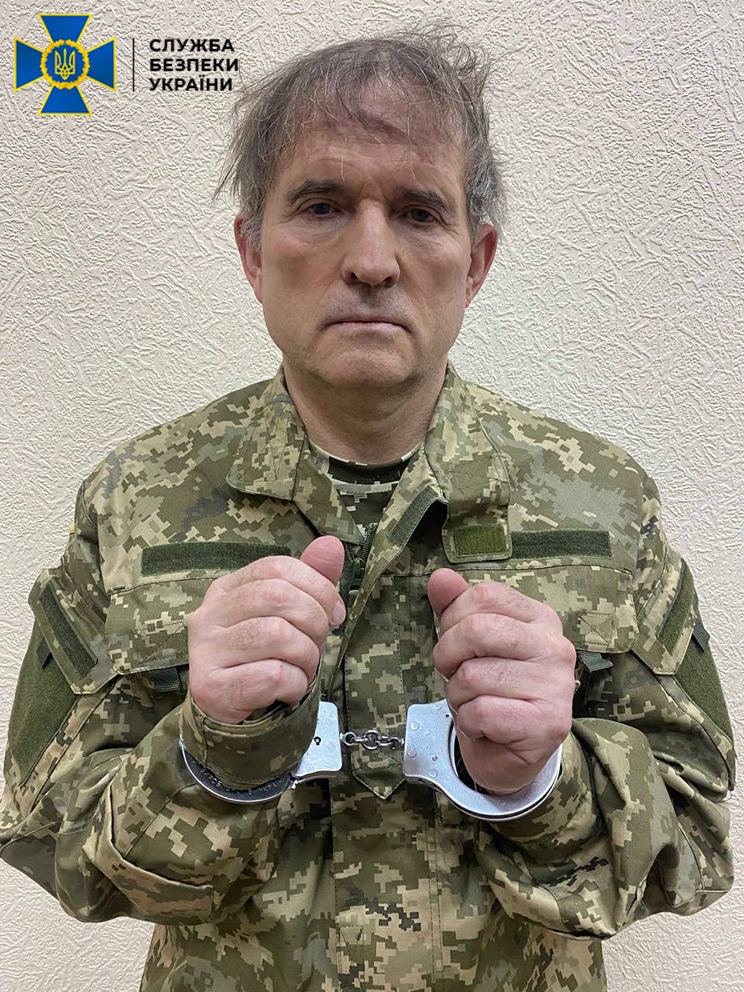 Суд продовжив арешт Медведчука