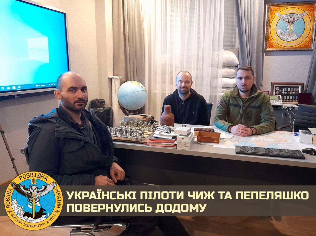 З російського полону звільнили двох українських пілотів — розвідка
