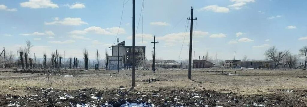 Зруйновані школи та два десятки будинків: росіяни 16 разів обстріляли Луганщину