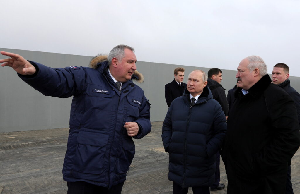 МБР “Сармат”, бойові роботи і лазери: Путін вчергове пригрозив цивілізованому світу ядерною зброєю і “аналоговнетами”