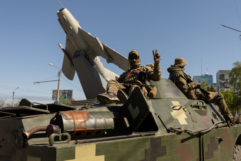 Війська РФ безуспішно атакують на Донбасі та зводять нові укріплення у Брянській та Курській областях – Генштаб