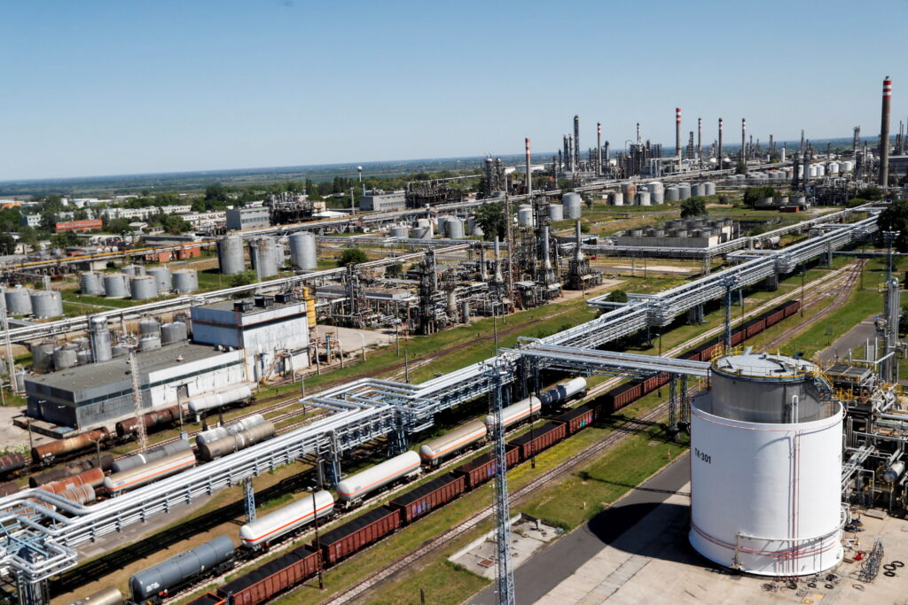 Євросоюз не вводитиме обмеження цін на російську нафту у восьмому пакеті санкцій – ЗМІ
