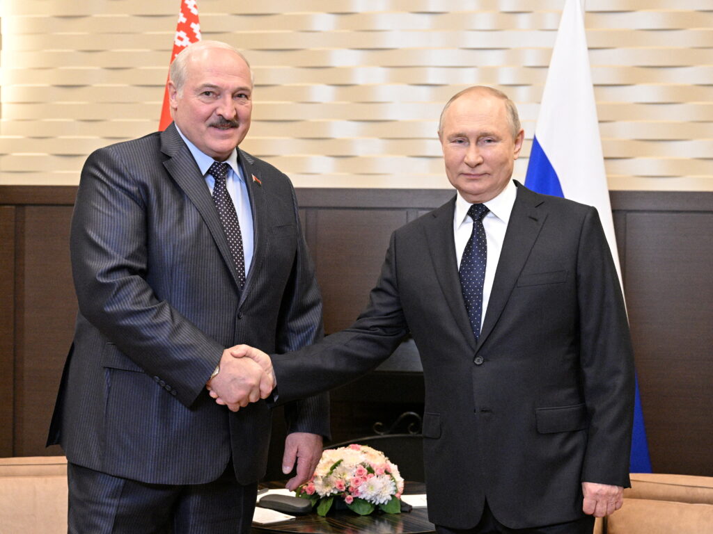 Лукашенко звинуватив Україну у ракетному ударі та віддав наказ підготуватись до відповіді