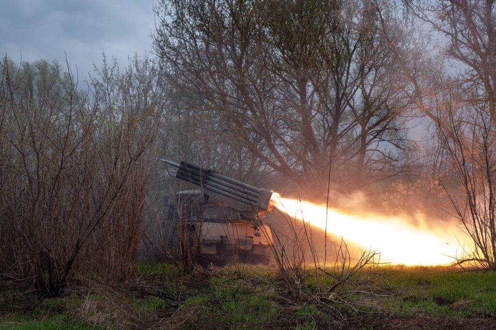 Окупаційні війська продовжують наступ на трьох напрямках на сході України – Генштаб ЗСУ