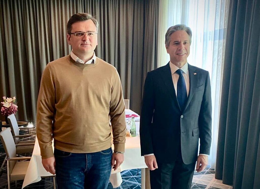Кулеба встретился с Блинкеном в Берлине: в Украину идет больше оружия