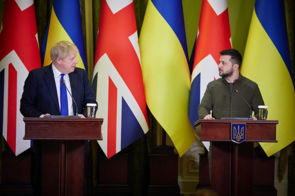 Посилення оборонної підтримки й розблокування українських портів: про що говорили Зеленський і Джонсон