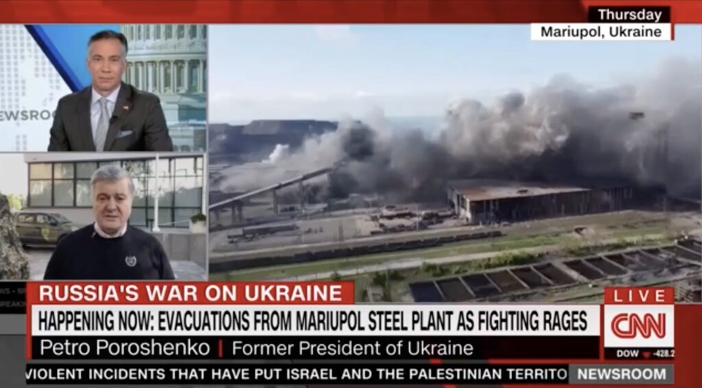 Петро Порошенко в ефірі CNN закликав світ робити все можливе для порятунку людей в Маріуполі