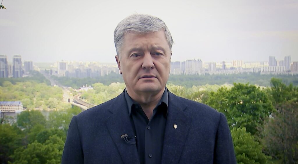Порошенко: настало решающее время в битве, которая длится столетиями