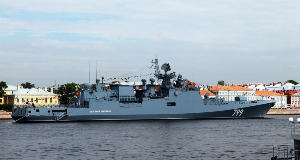 Поблизу острова Зміїний горить російський фрегат — ЗМІ