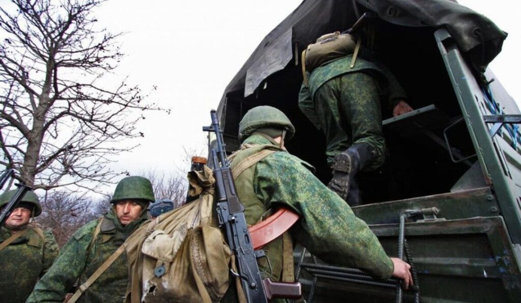Примусова мобілізація на Луганщині: окупанти змушують місцевих воювати проти України, в разі непокори – розстріл