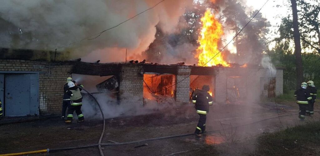 Росіяни влучили в приватний будинок на Харківщині