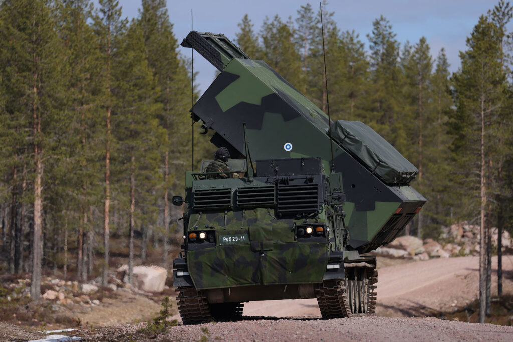 Велика Британія надасть Україні ракетні системи залпового вогню MLRS M270