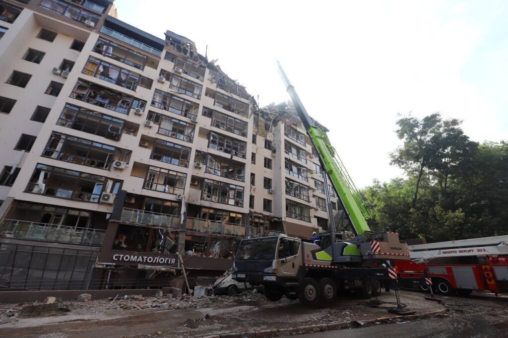 Ракетний удар по Києву: відомо про одного загиблого та п’ятьох поранених