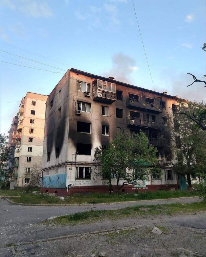 На Луганщині тривають бої за Сєвєродонецьк: окупанти руйнують цивільну інфраструктуру регіону