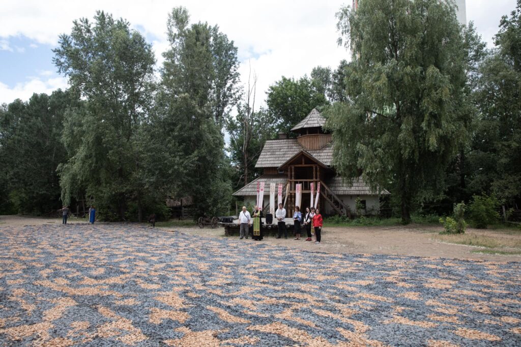 Маскувальну сітку, якою можна накрити літак-винищувач, передали на фронт – Марина Порошенко
