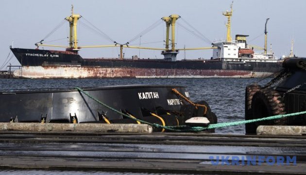 Для викрадення металопрокату: в порт Маріуполя зайшло ще одне судно під російським прапором