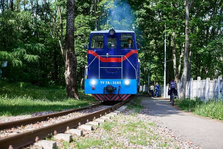 У Києві розпочала роботу дитяча залізниця: час роботи та вартість квитків