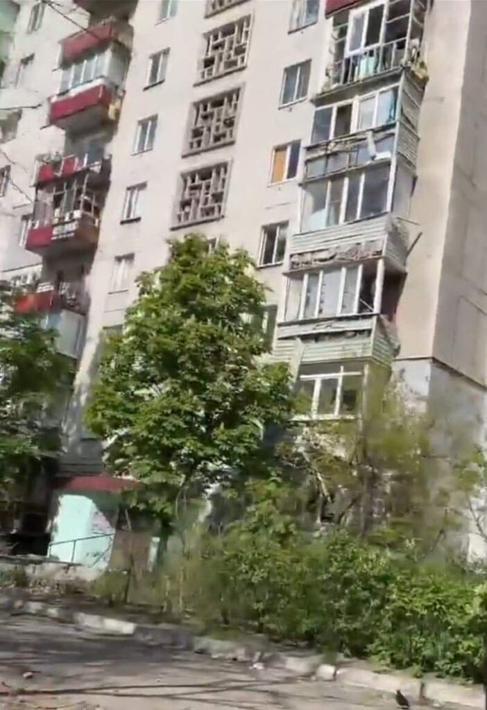 Російські окупанти пошкодили 52 будинки за добу на Луганщині