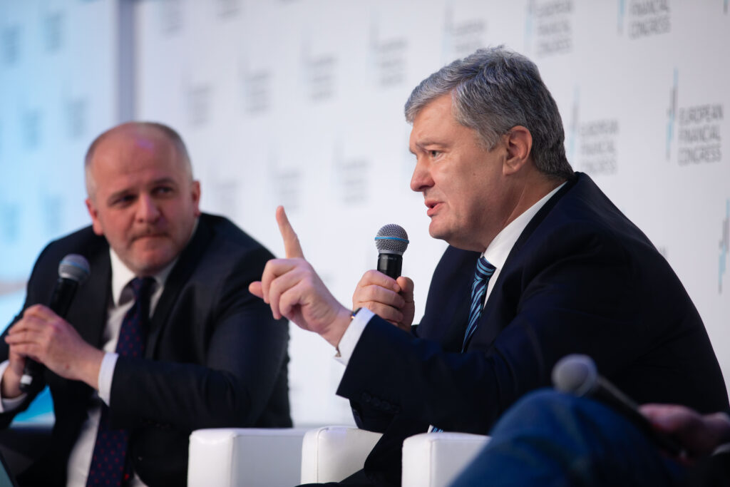 300-400 миллиардов должна заплатить россия – Порошенко на Европейском Финансовом Конгрессе объяснил, где взять средства для восстановления Украины