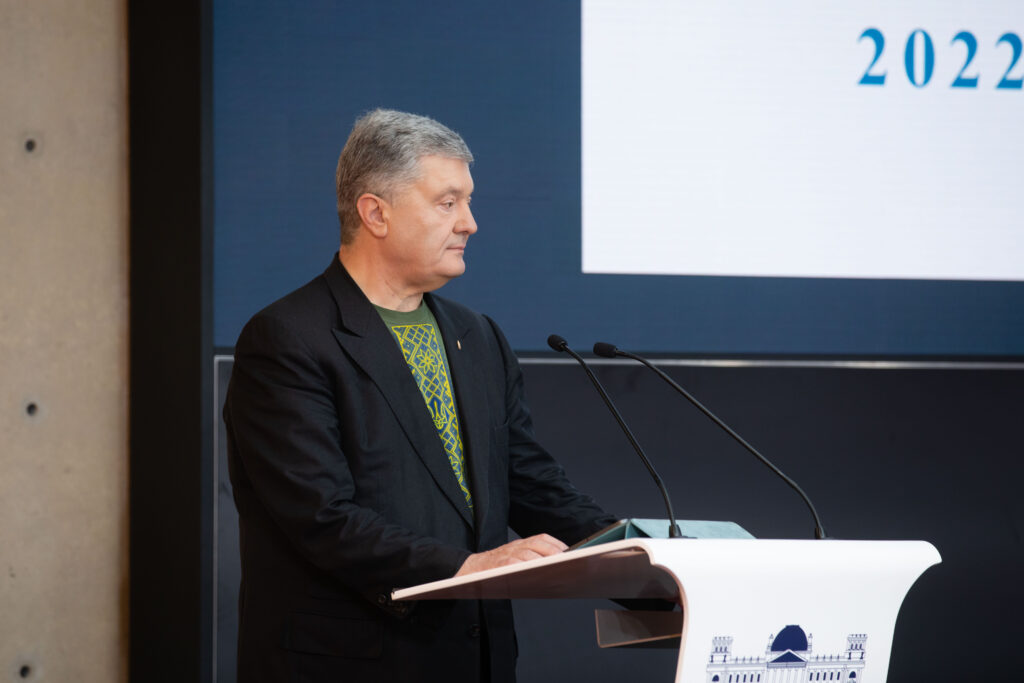 Порошенко у німецькій газеті пояснив, чому НАТО зацікавлене в Україні, і закликав надати ПДЧ до кінця року