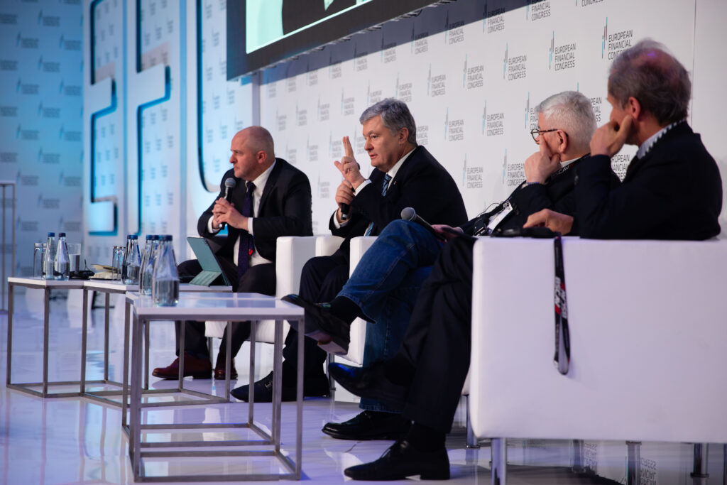 Порошенко закликав Європу повністю відмовитись від російської нафти і газу для депутінізації європейської політики