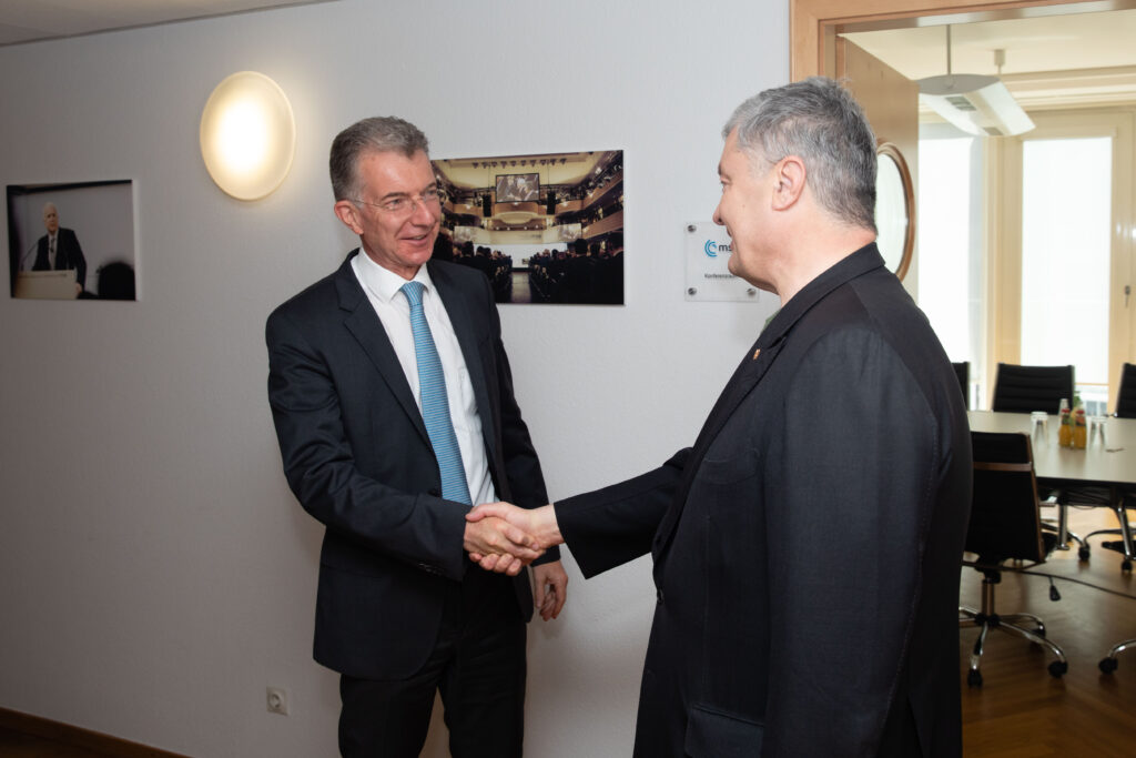 Порошенко у Берліні провів зустріч з Головою Мюнхенської конференції – обговорили тотальне ембарго для росії та деблокаду українських портів