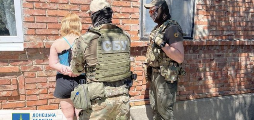 У Бахмуті 18-річна зрадниця передавала окупантам дані про ЗСУ