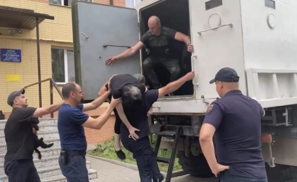 З Лисичансчька евакуювали 22 людини