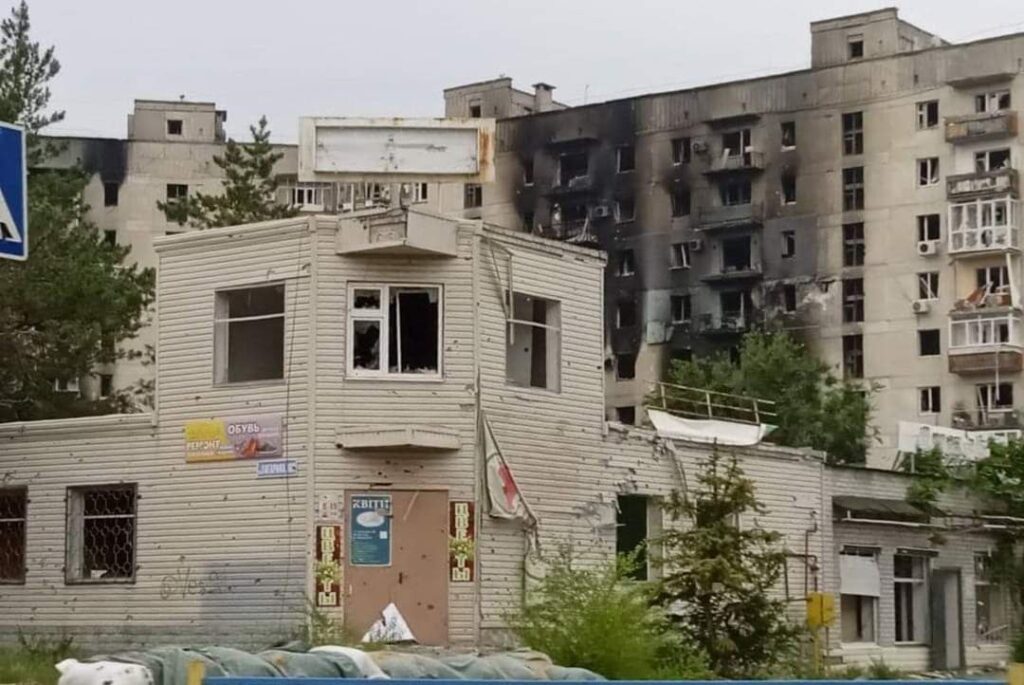 Ворог наближається до Лисичанська та обстрілює місто з авіації – голова Луганської ОВА