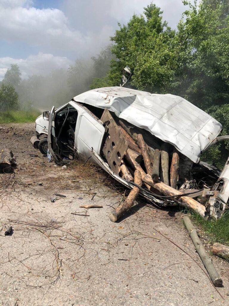 Пішли до лісу по дрова: на Київщині місцеві жителі підірвалися на міні