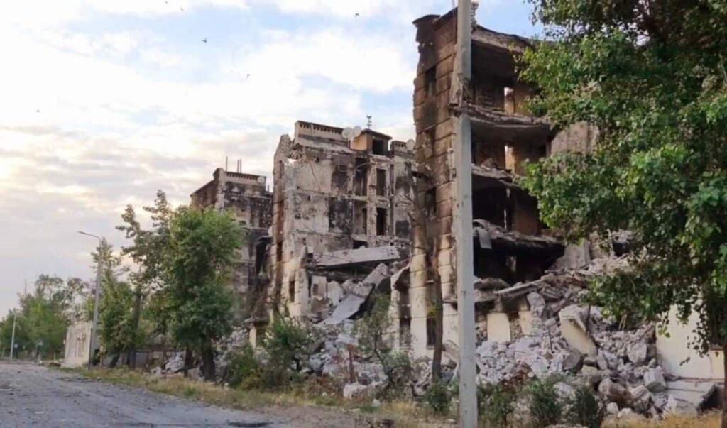 У Лисичанську виявили двох загиблих і пораненого – Гайдай
