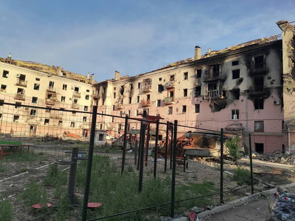 Російські окупанти у Маріуполі готуються знести понад 100 будинків: близько третини з них заселені людьми