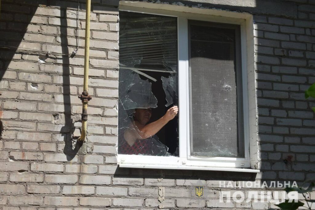 Росіяни обстріляли 12 населених пунктів на Донеччині: є загиблі й поранені
